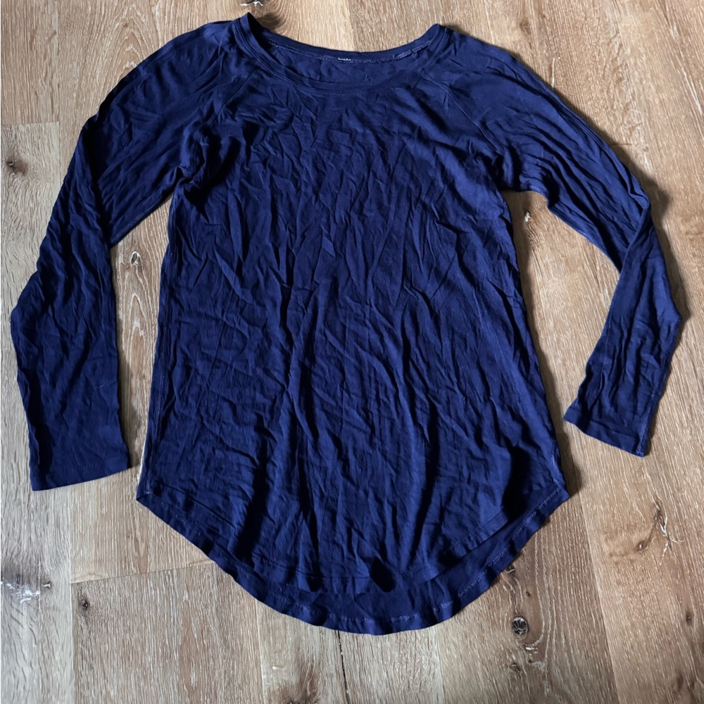 Lululemon Women's Navy Long-Sleeve Scoop Neck Size 8/10